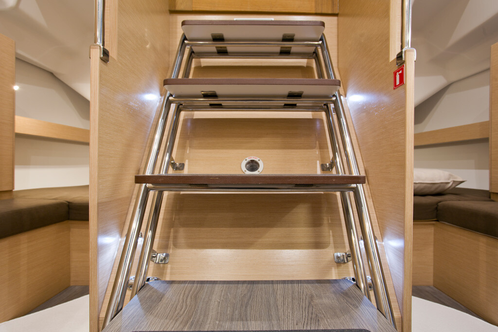 Elan Impression 35, Tesa