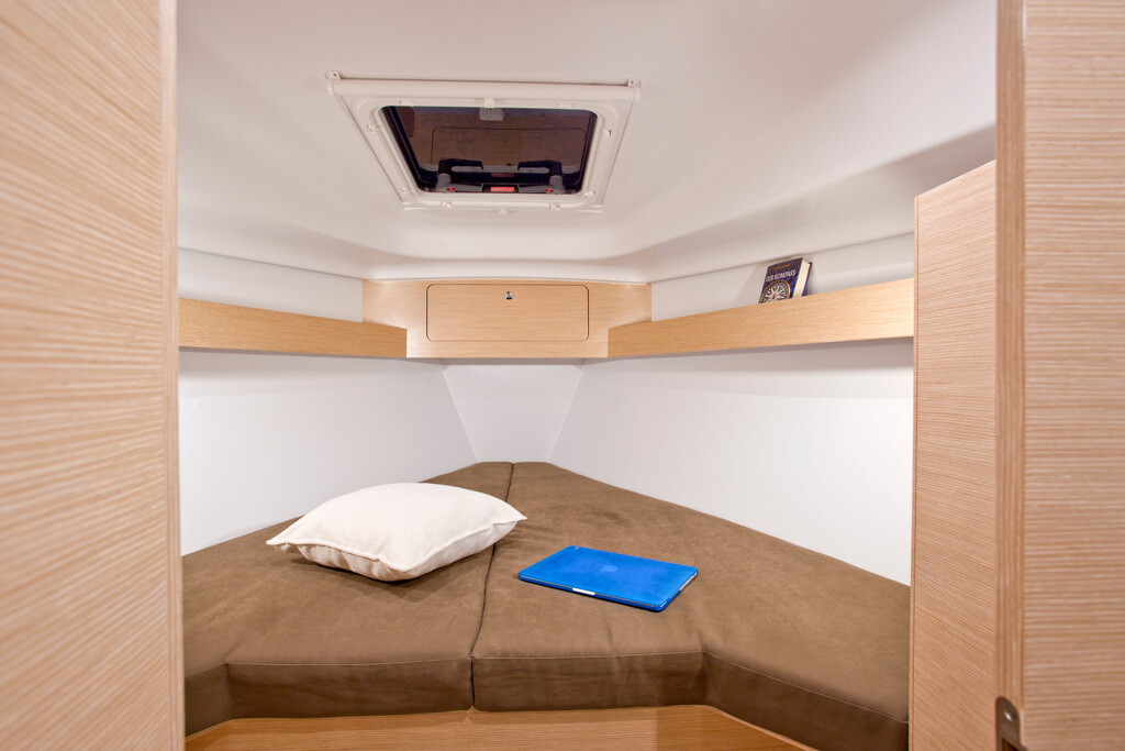 Elan Impression 35, Tesa