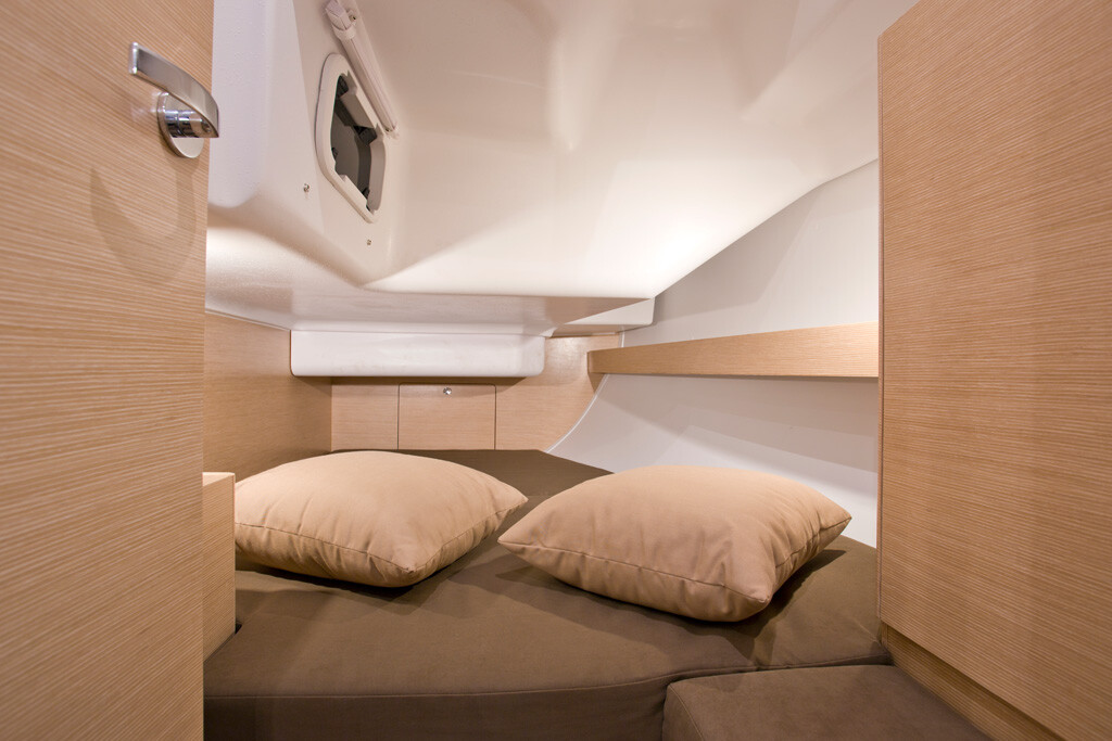 Elan Impression 35, Tesa