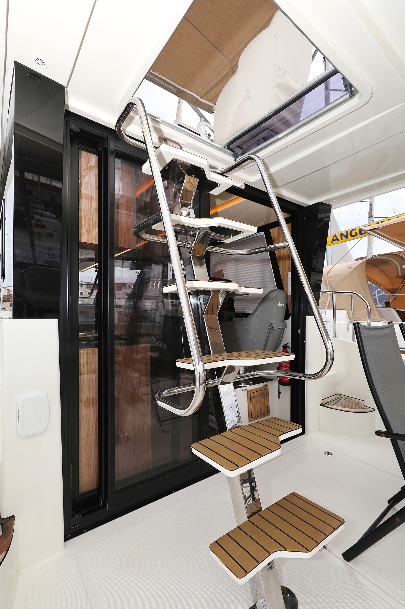 Futura 40 Grand Horizon, Running Gag I