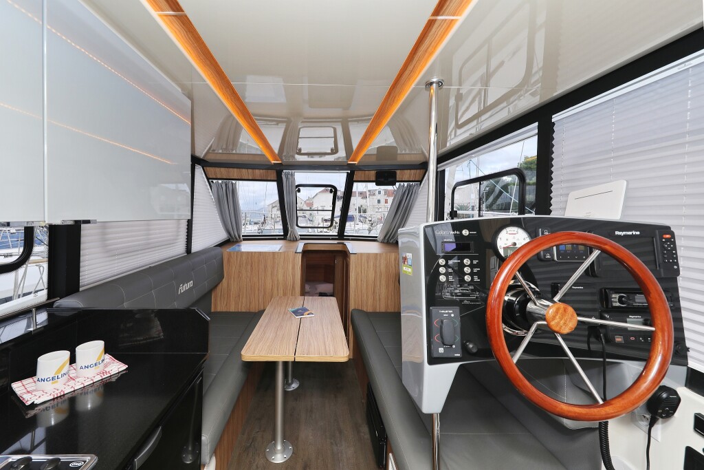 Futura 40 Grand Horizon, Running Gag I