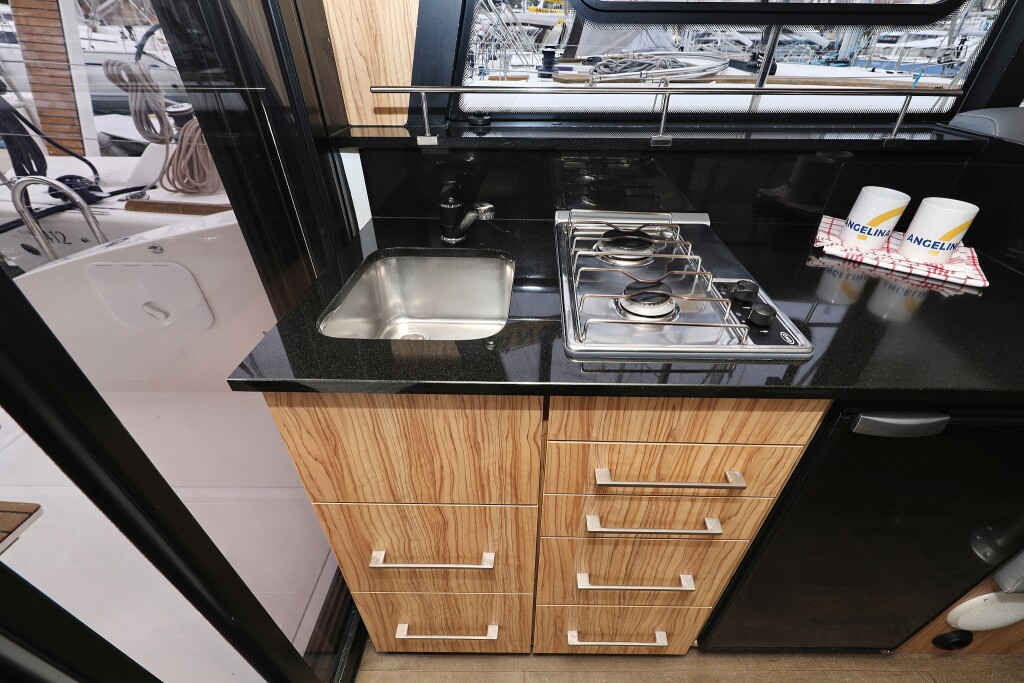 Futura 40 Grand Horizon, Running Gag I