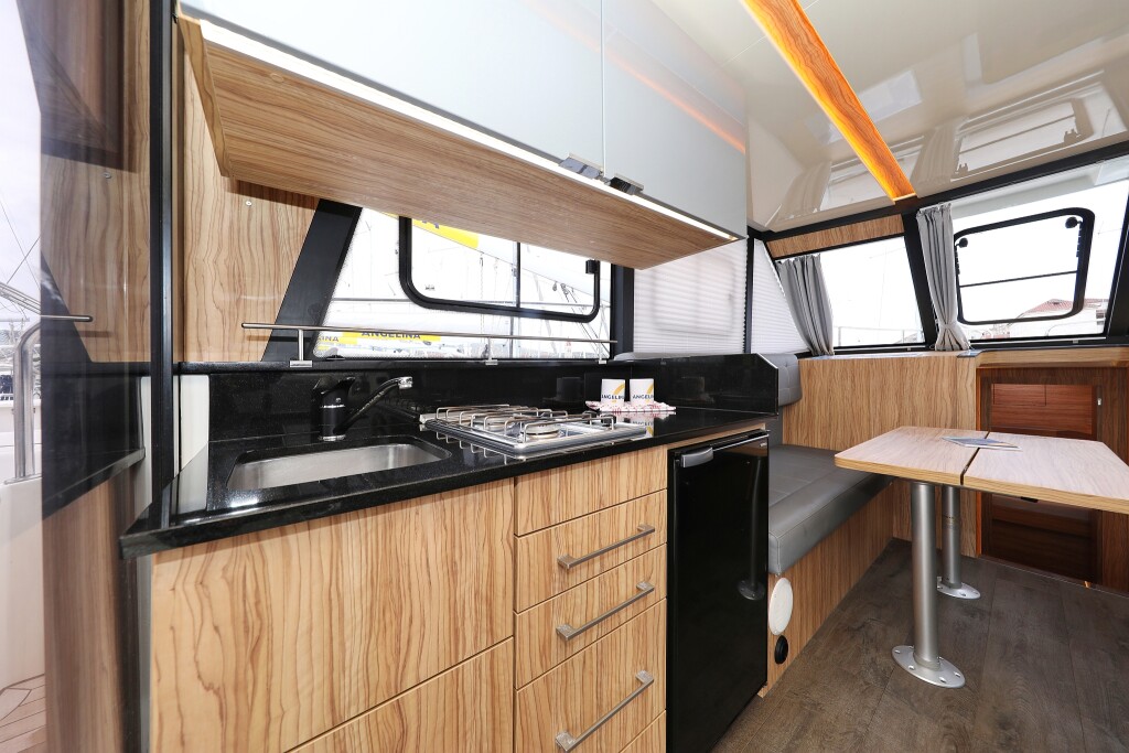 Futura 40 Grand Horizon, Running Gag I