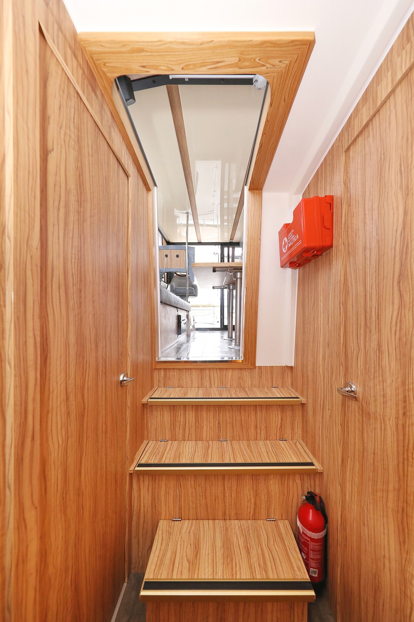 Futura 40 Grand Horizon, Running Gag I