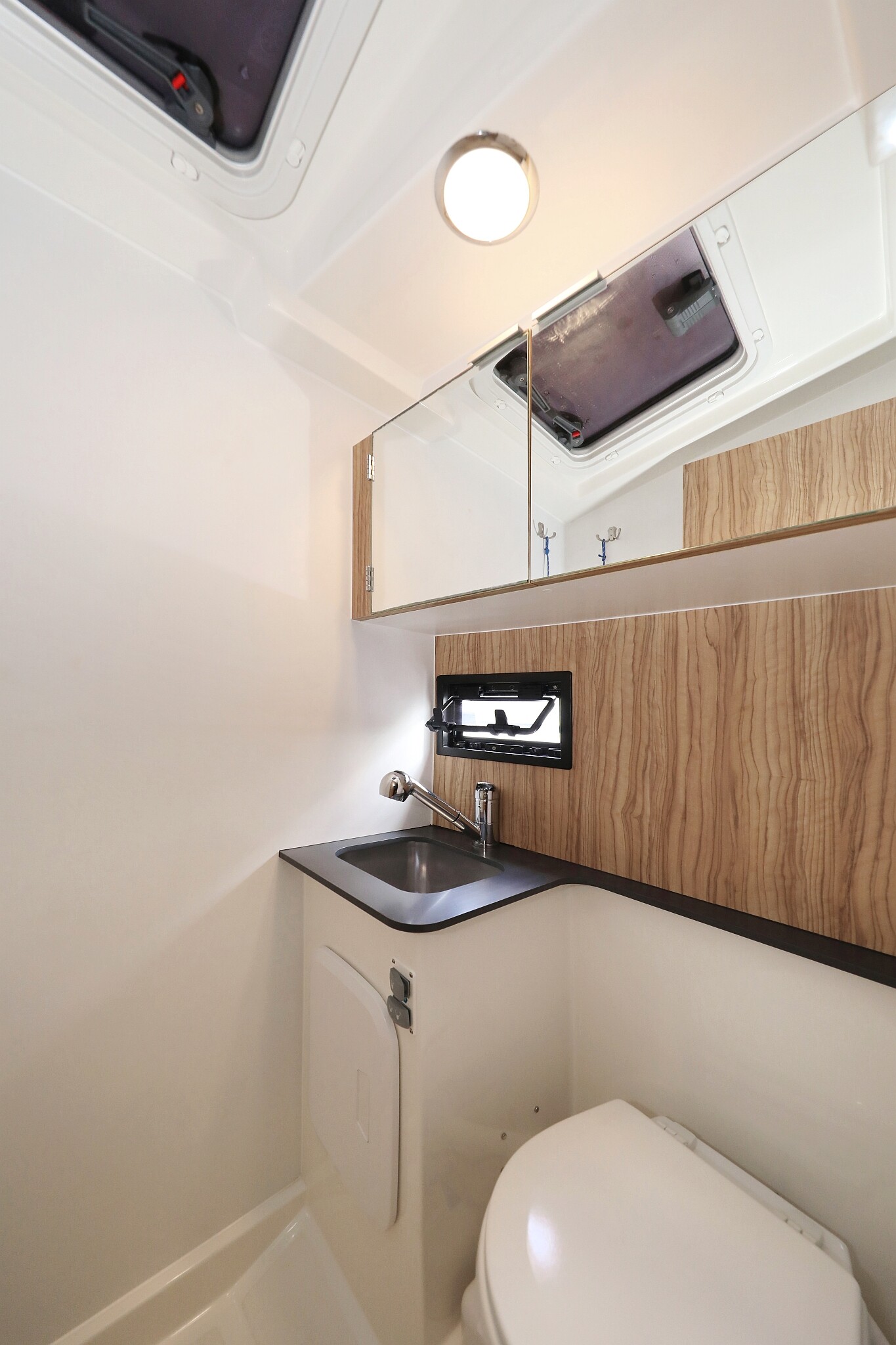 Futura 40 Grand Horizon, Running Gag I