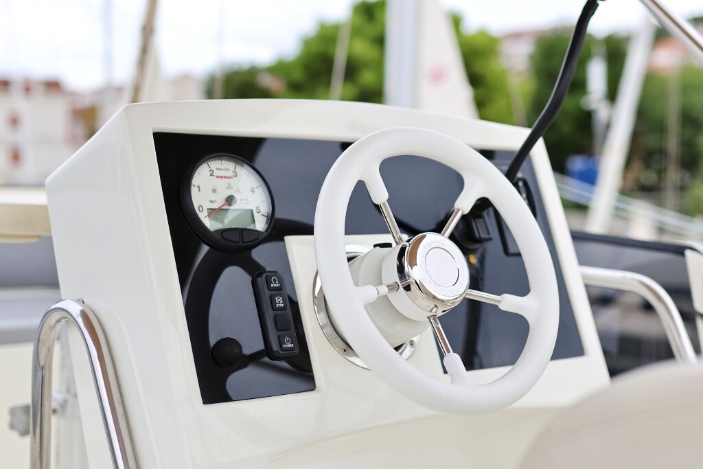 Futura 40 Grand Horizon, Running Gag I