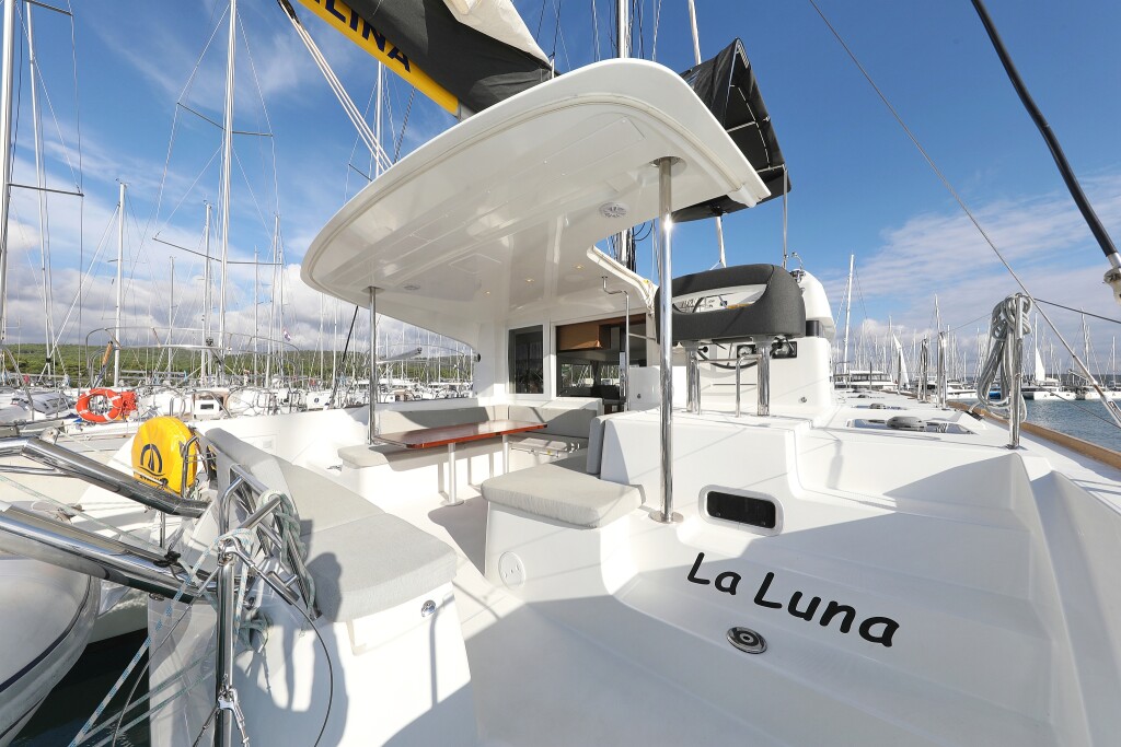 Lagoon 40, La Luna
