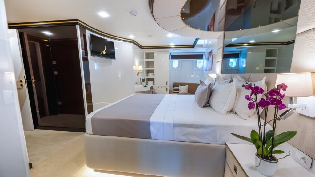 MS Custom Aurum Sky, M/S Aurum Sky