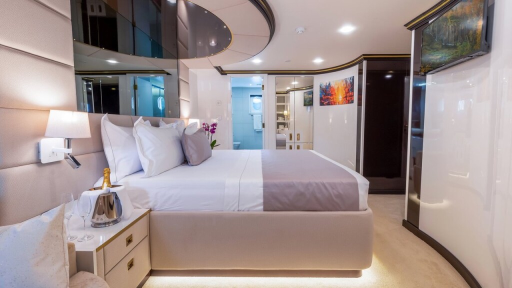 MS Custom Aurum Sky, M/S Aurum Sky