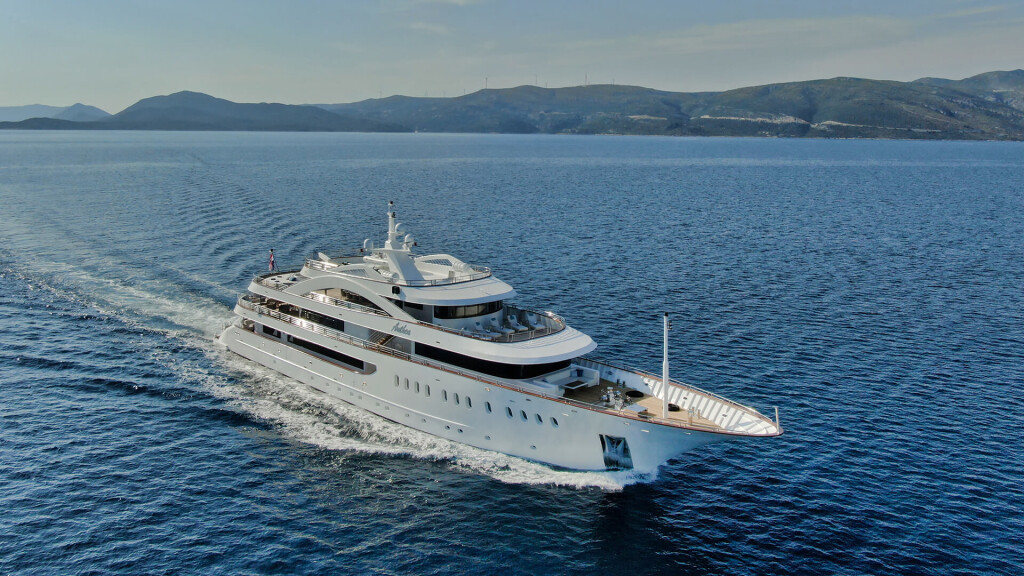 MY Custom Anthea, Anthea