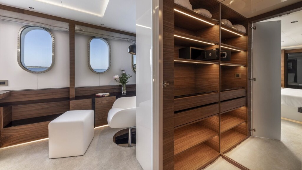 MY Custom Anthea, Anthea