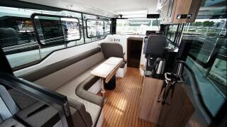 Nikhen Aquasun 34 Sedan LP, Šolta