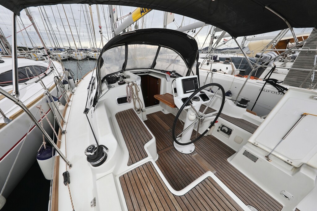 Oceanis 34, Caprice