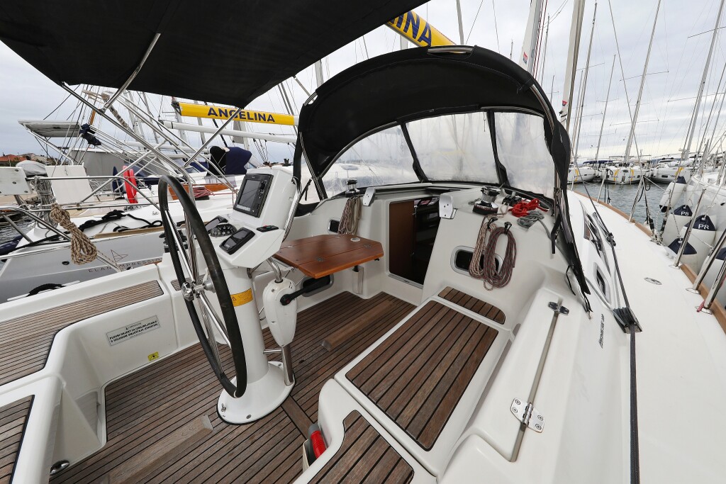 Oceanis 34, Caprice