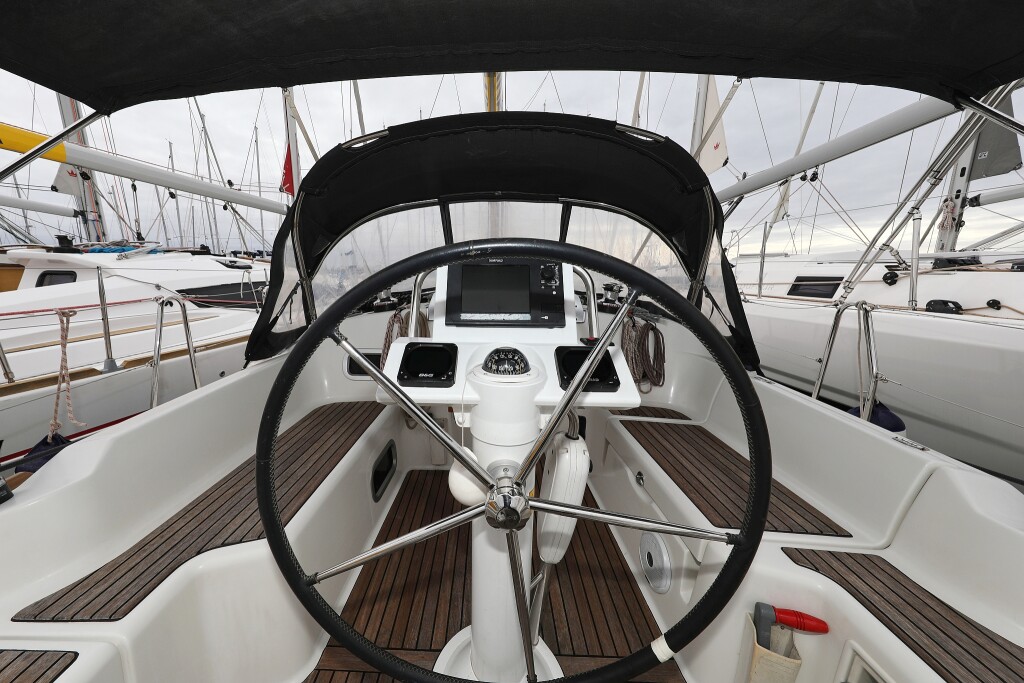 Oceanis 34, Caprice