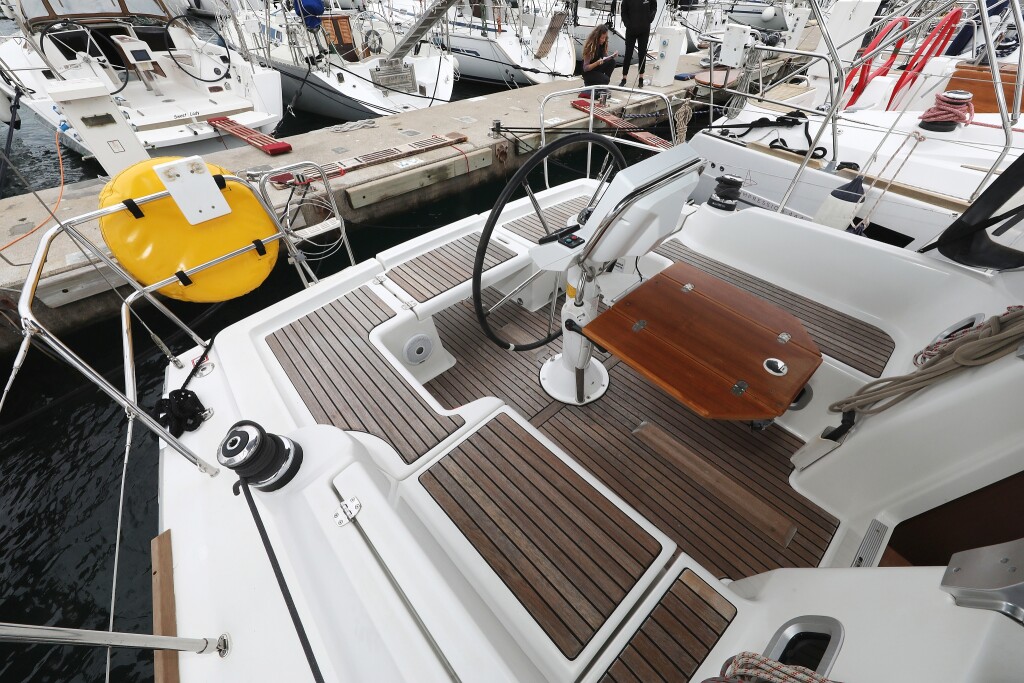 Oceanis 34, Caprice