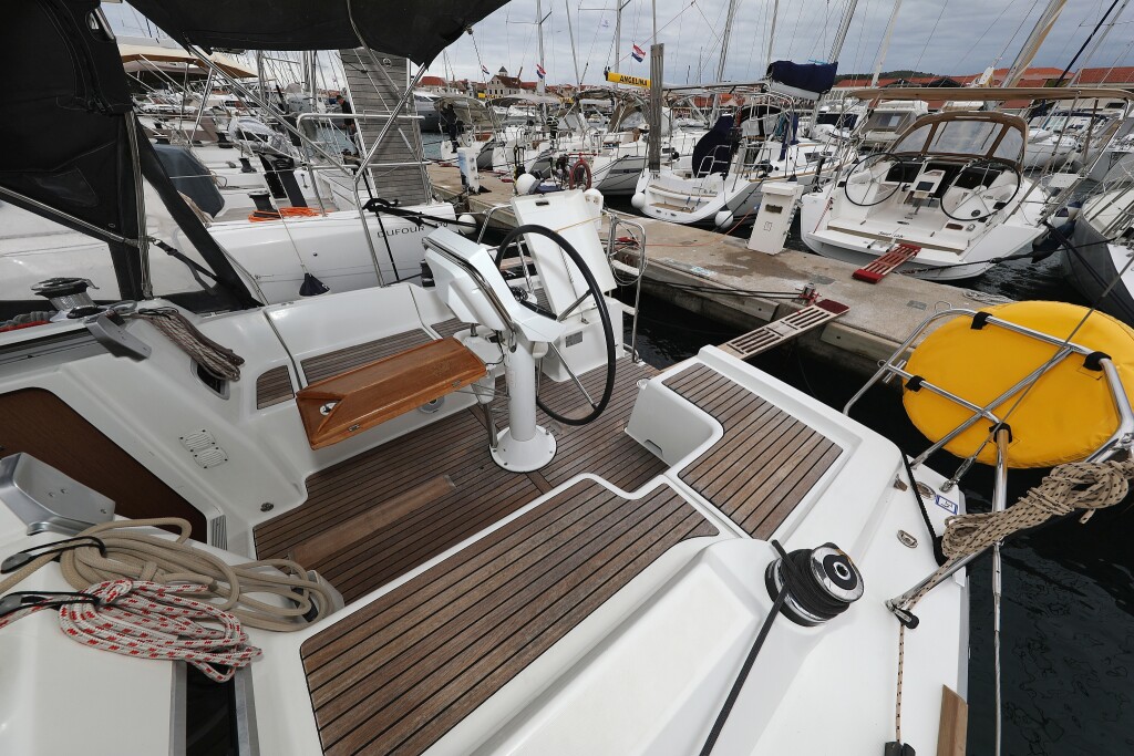 Oceanis 34, Caprice