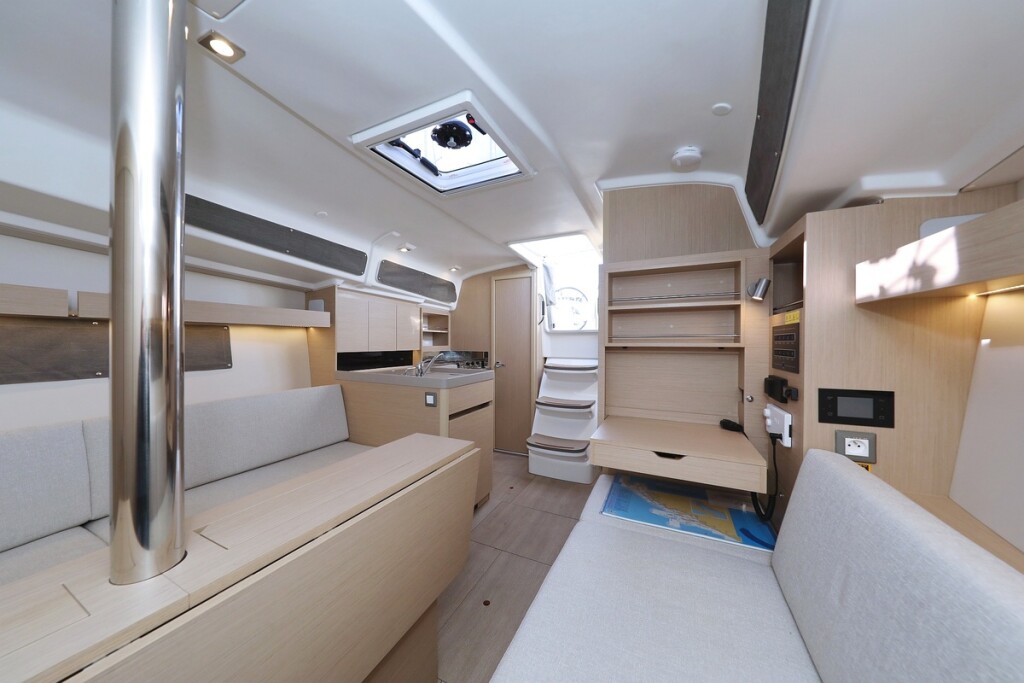 Oceanis 34.1, Rooster