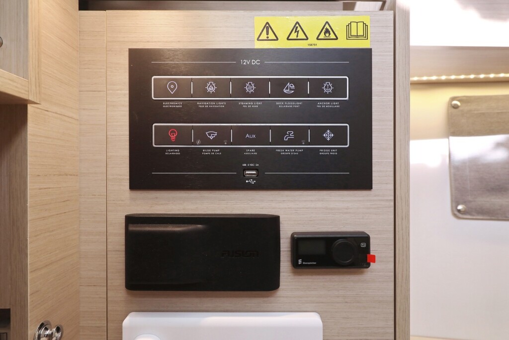 Oceanis 34.1, Rooster