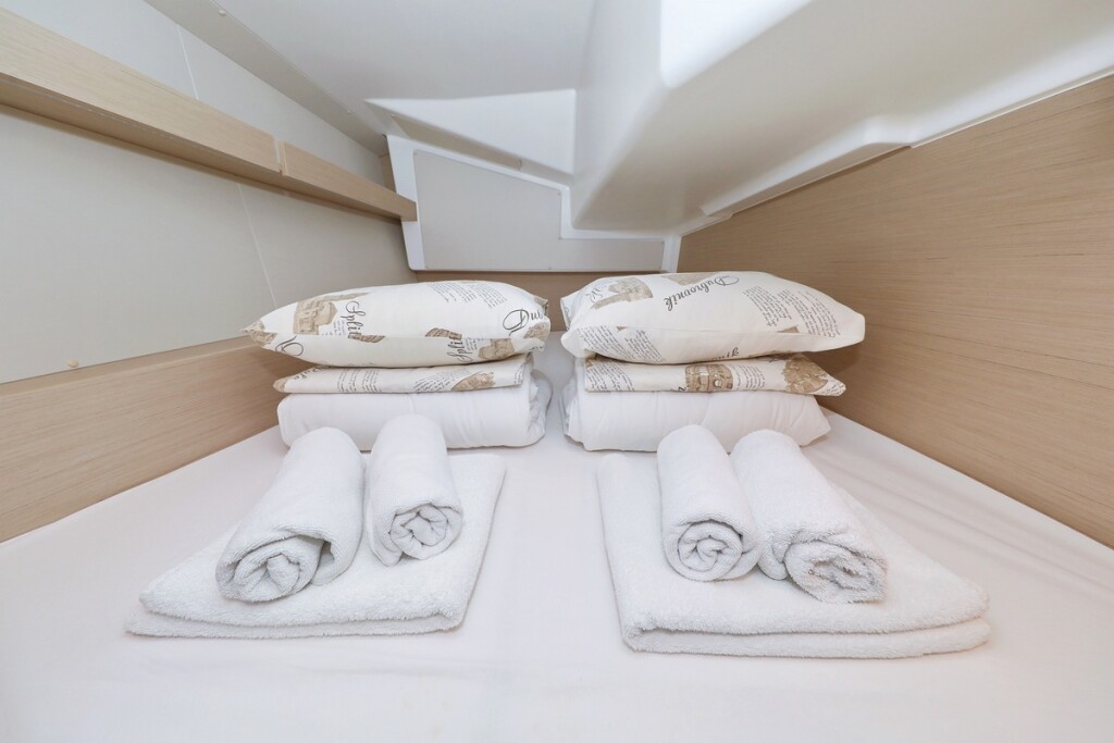 Oceanis 34.1, Rooster