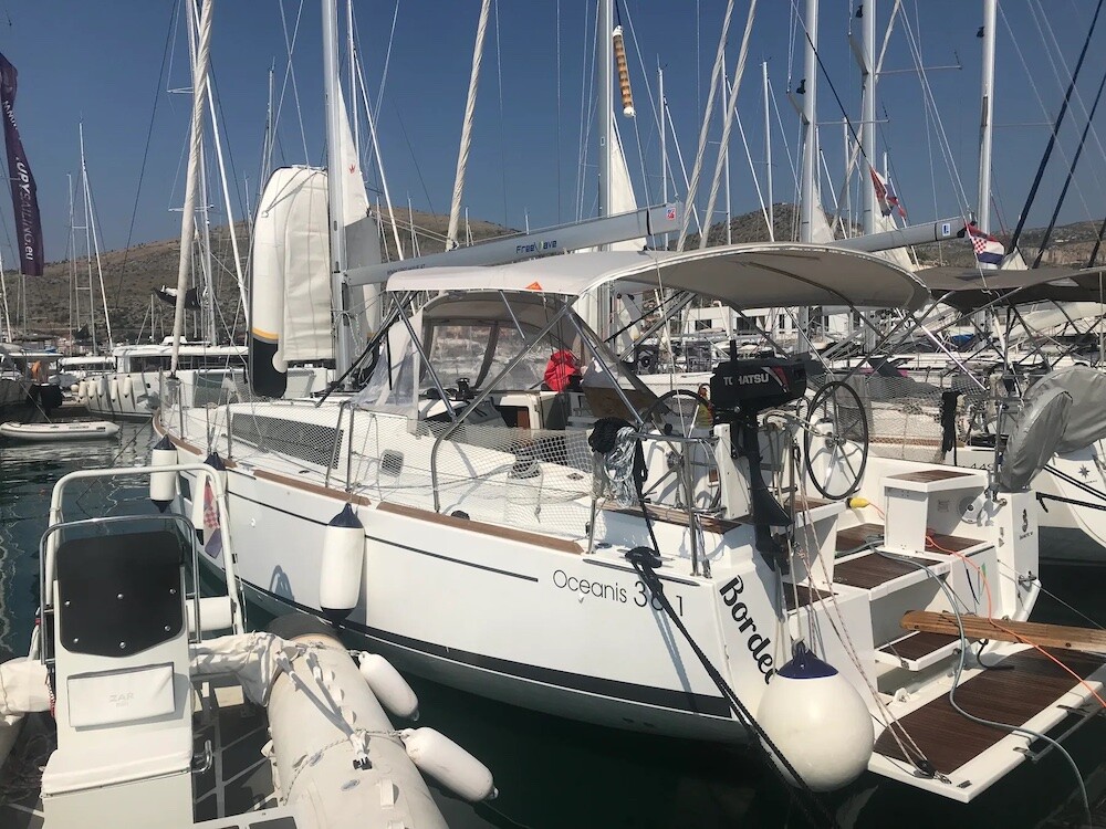 Oceanis 38.1, Bordeaux