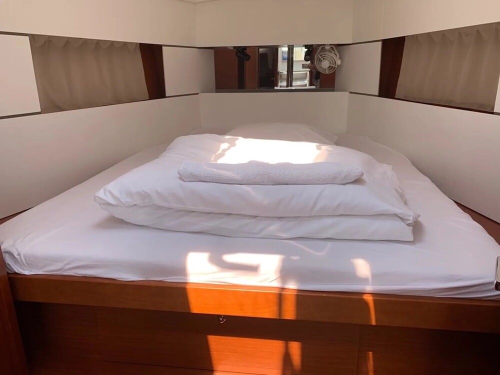 Oceanis 38.1, Bordeaux