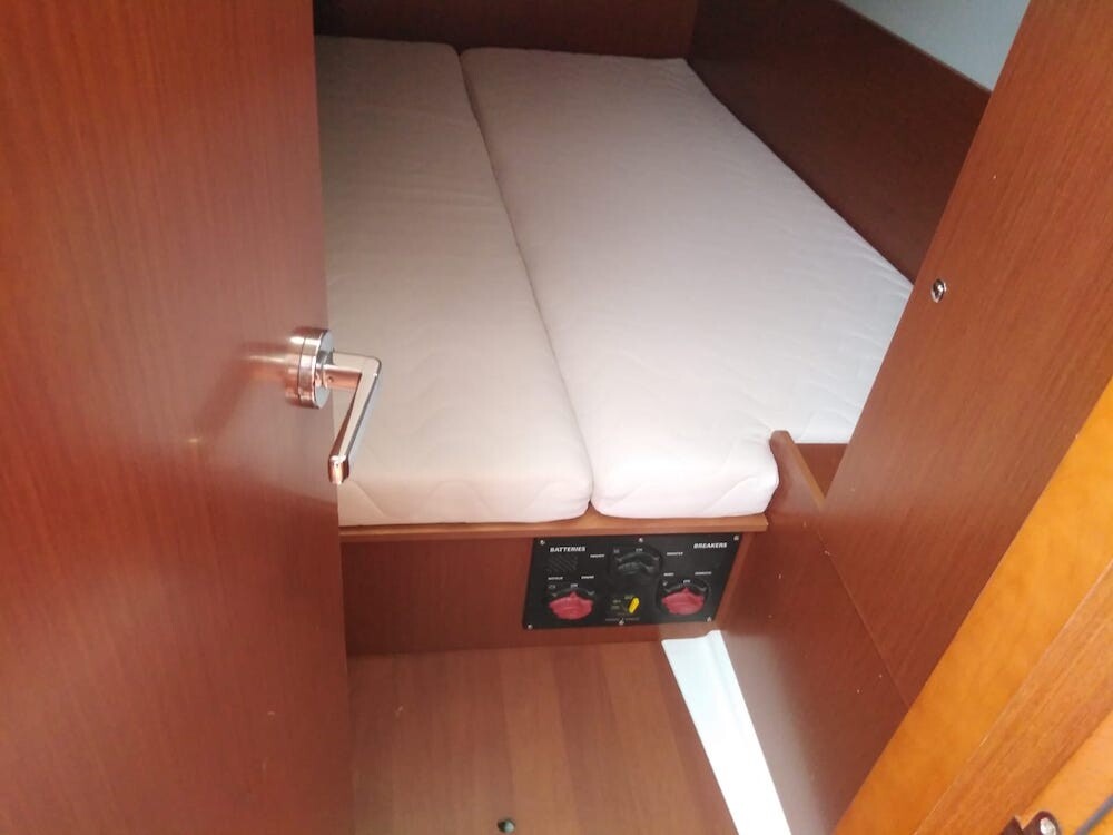 Oceanis 38.1, Bordeaux