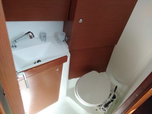 Oceanis 38.1, Bordeaux