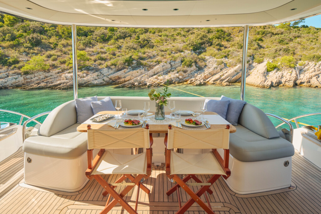 Princess Y72, Elizabeth