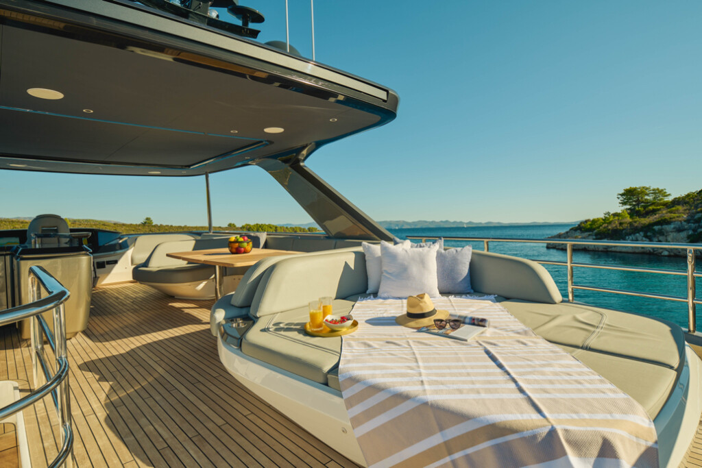 Princess Y72, Elizabeth