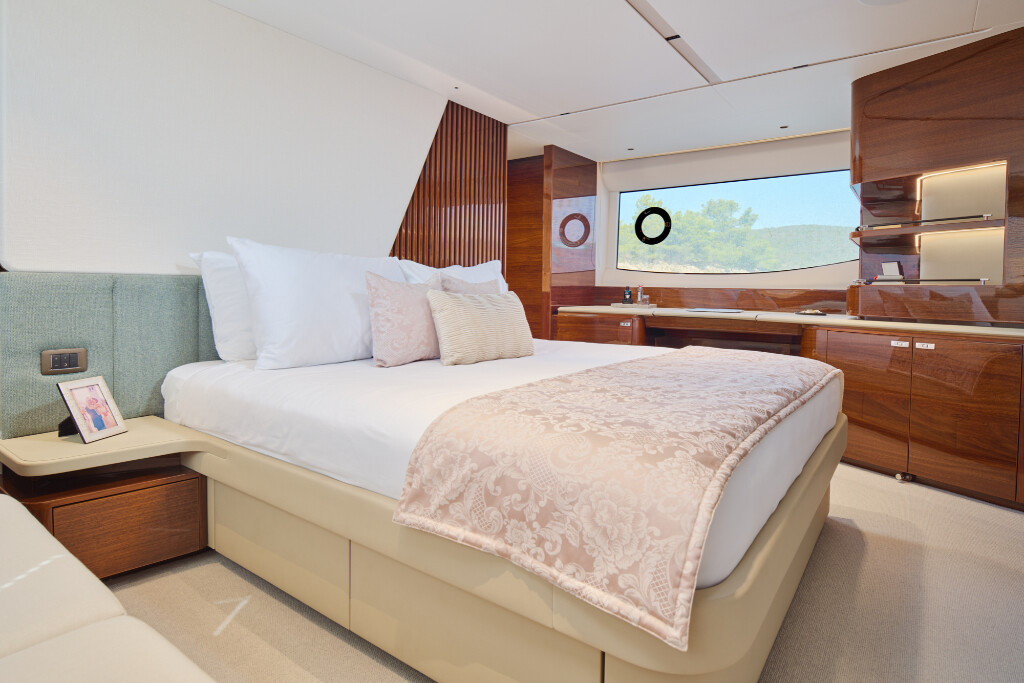 Princess Y72, Elizabeth