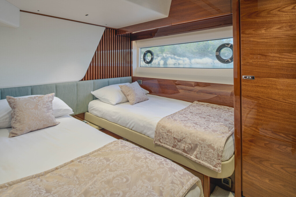 Princess Y72, Elizabeth