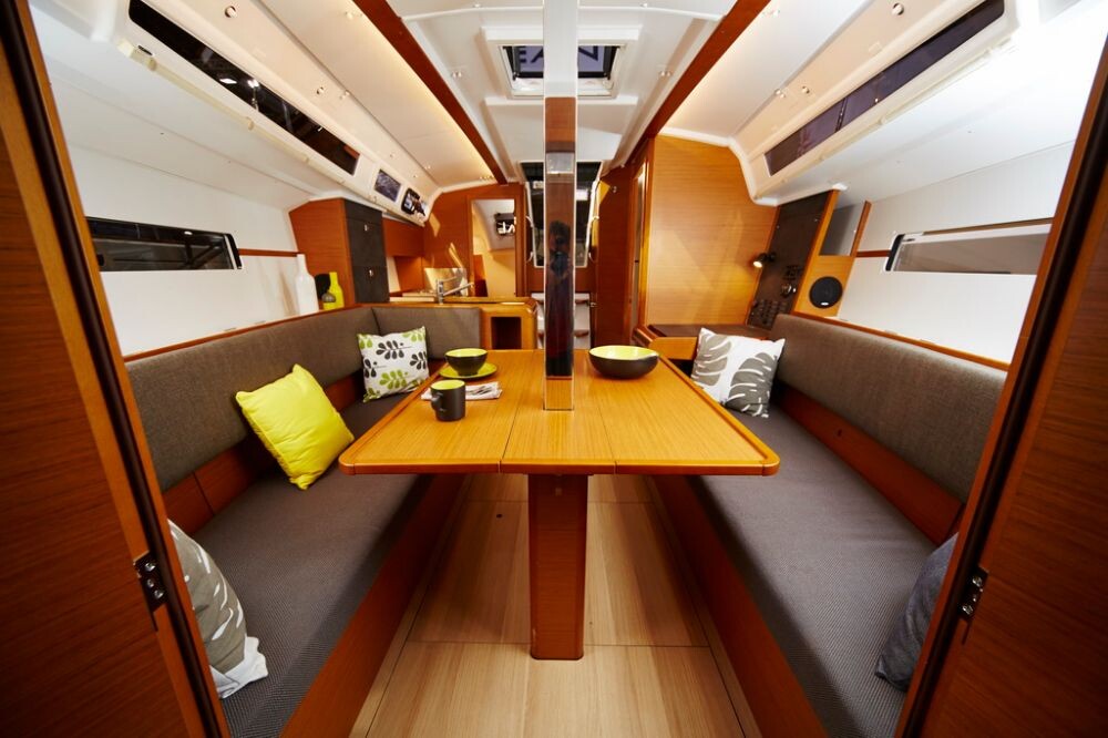 Sun Odyssey 349, Grape