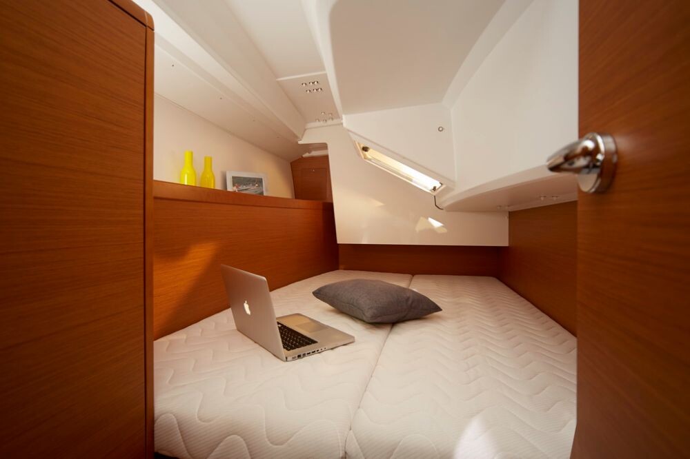 Sun Odyssey 349, Grape