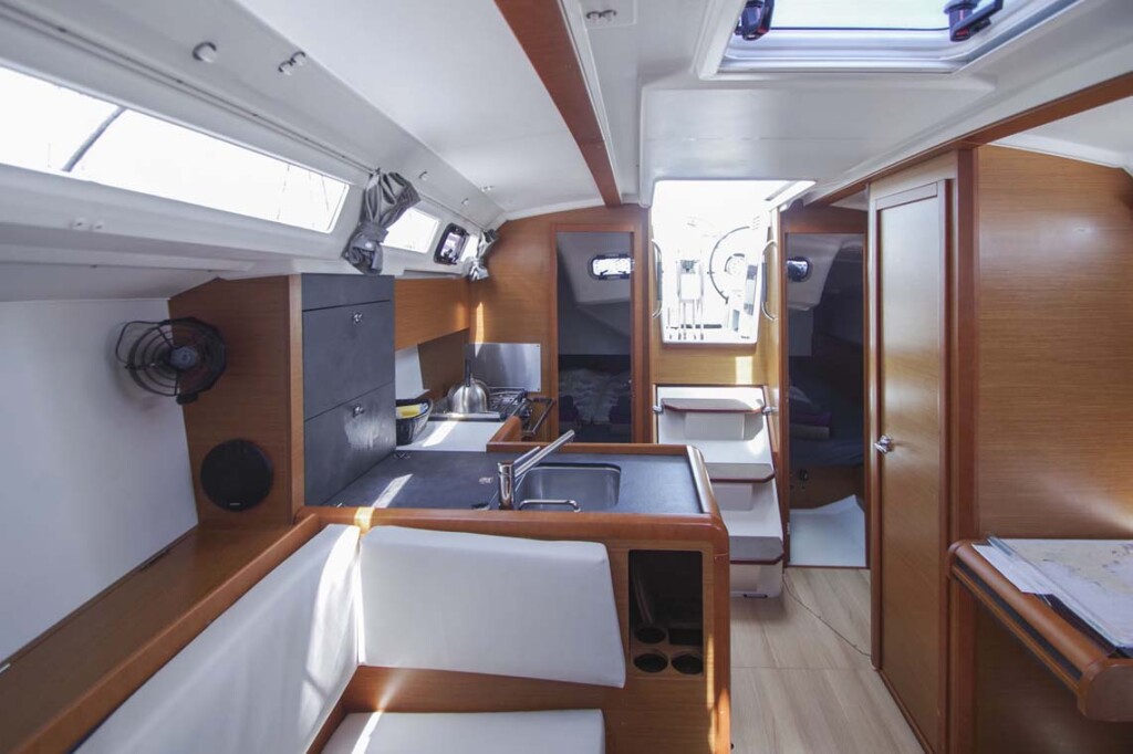 Sun Odyssey 349, Castor