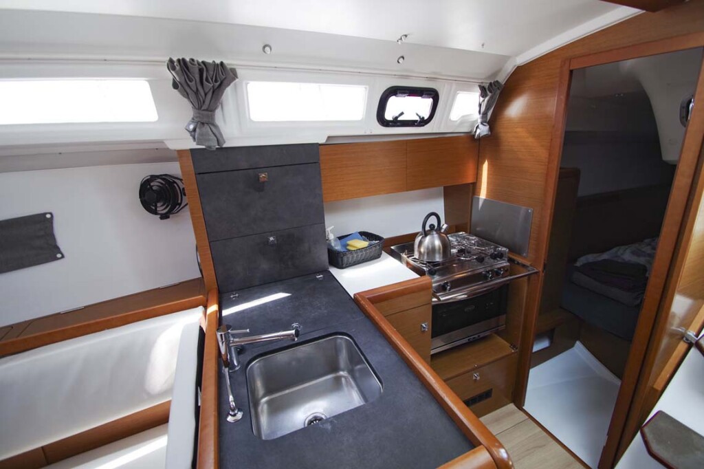 Sun Odyssey 349, Castor