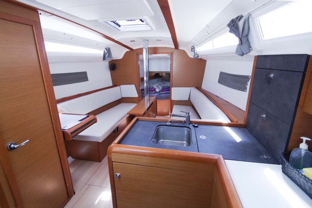 Sun Odyssey 349, Castor