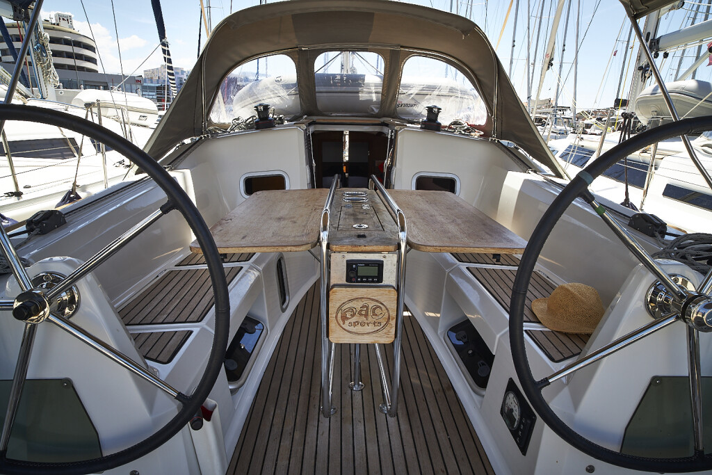 Sun Odyssey 349, Nana