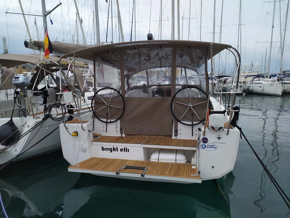 Sun Odyssey 380, Bright Elli