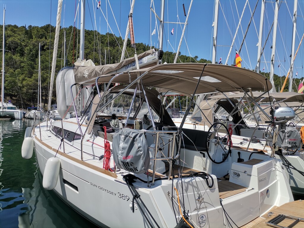 Sun Odyssey 389, Imagine