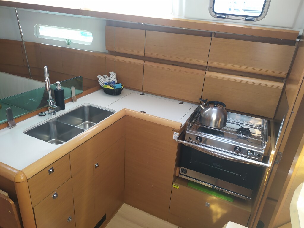 Sun Odyssey 389, Imagine