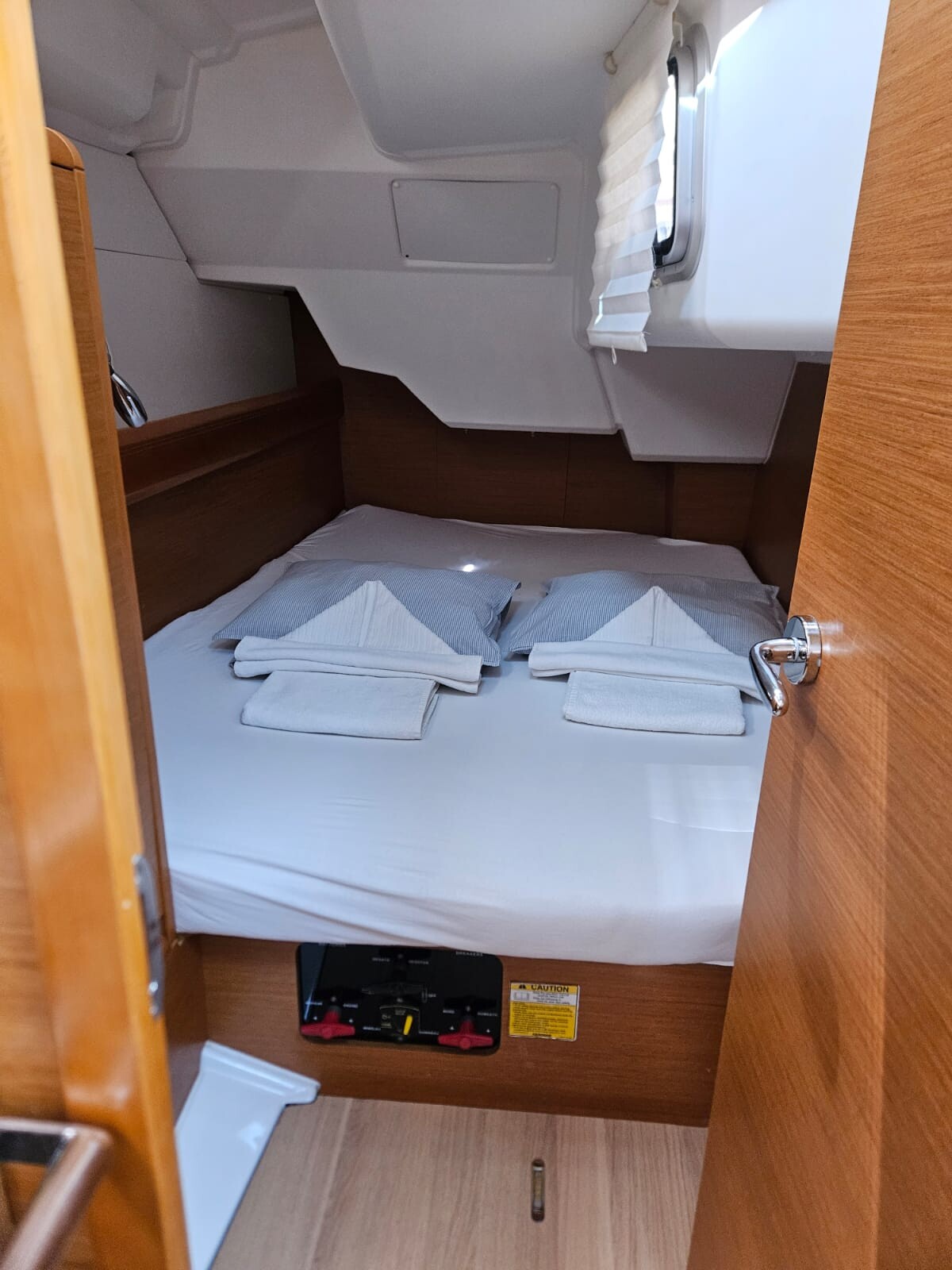 Sun Odyssey 389, Imagine