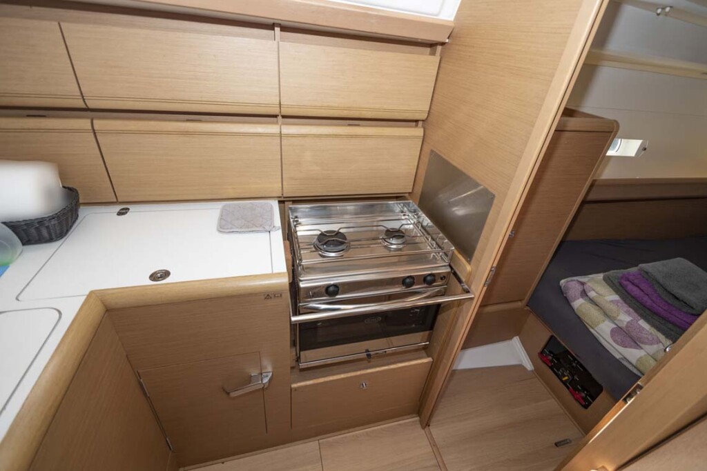 Sun Odyssey 389, Marie