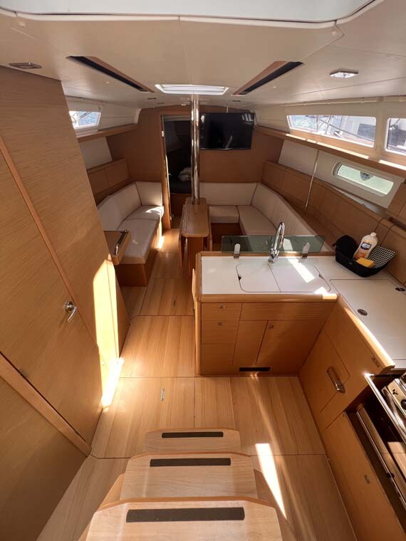 Sun Odyssey 389, Marie