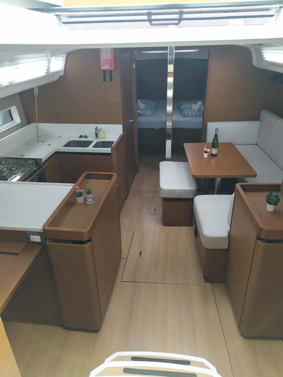 Sun Odyssey 440, Uccelli