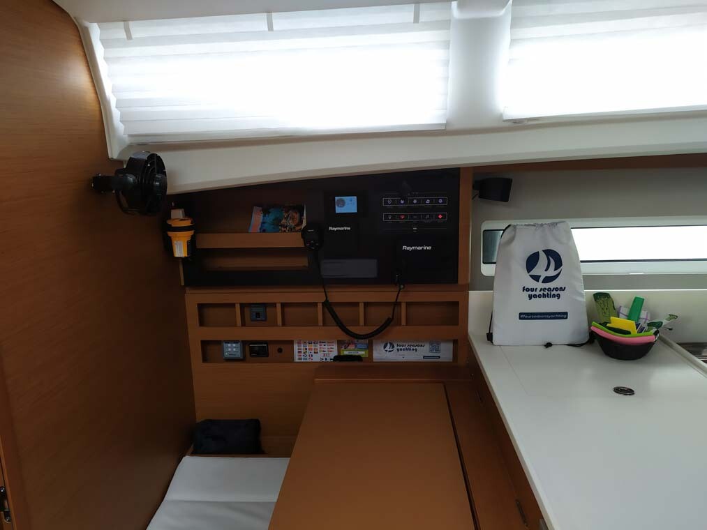 Sun Odyssey 440, Uccelli