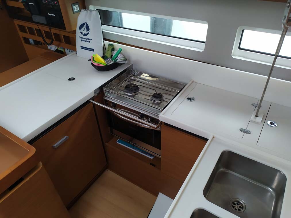 Sun Odyssey 440, Uccelli